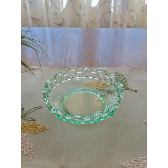 Vintage Green Depression, Uranium Glass Bowl, Lace Edge Lancaster Glass - Picture 3 of 6